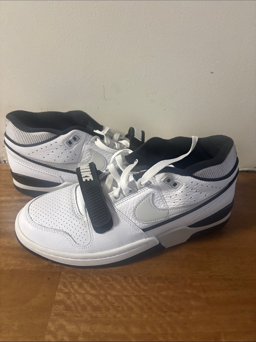 Authentic Nike Air Alpha force 88 Men’s White and Black Low-Top Sneakers. Size 8